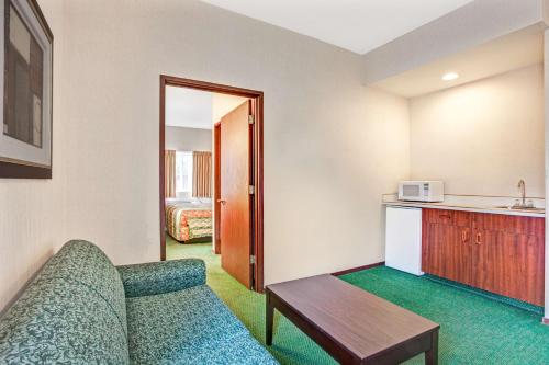 Days Inn by Wyndham Seattle Aurora in Shoreline, USA