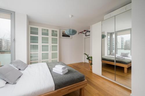 W411 Marina Mokotów - Lake View Apartment with Balcony, Workspace & Parking, close to Airport & City Center, Varsovia (foto 6)