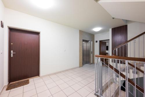 W411 Marina Mokotów - Lake View Apartment with Balcony, Workspace & Parking, close to Airport & City Center, Varsovia (foto 7)