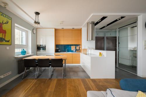 W411 Marina Mokotów - Lake View Apartment with Balcony, Workspace & Parking, close to Airport & City Center, Varsovia (foto 8)
