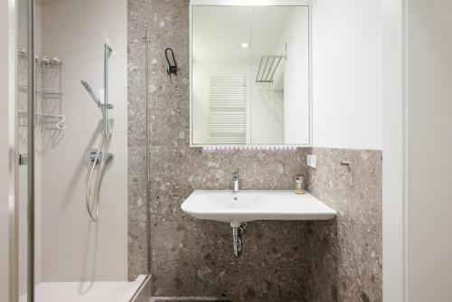 W411 Marina Mokotów - Lake View Apartment with Balcony, Workspace & Parking, close to Airport & City Center, Varsovia (foto 10)