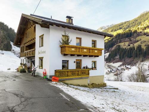 Apartment in See near Ski Slopes
