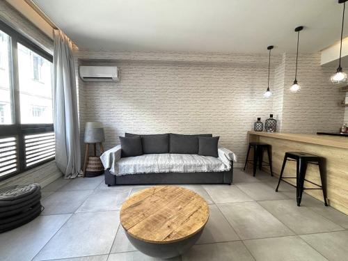 Designer Apartment - stroll to the Acropolis, Athens (photo 3)