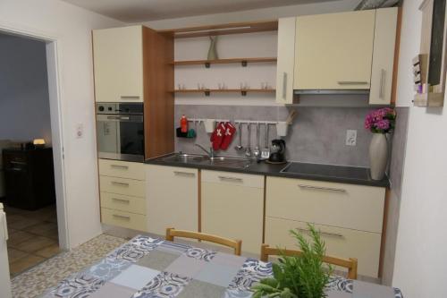 Kitchen, Casa Da Tos - appartamento per 5 persone in Faido