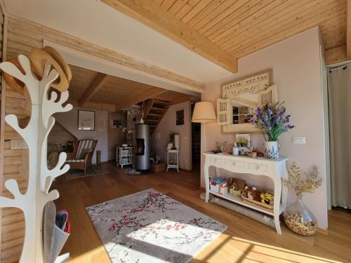 Vestabils, Chalet in Marliana near center in Localita Goraiolo