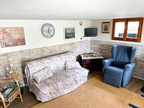 Chalet in Marliana near center - Goraiolo