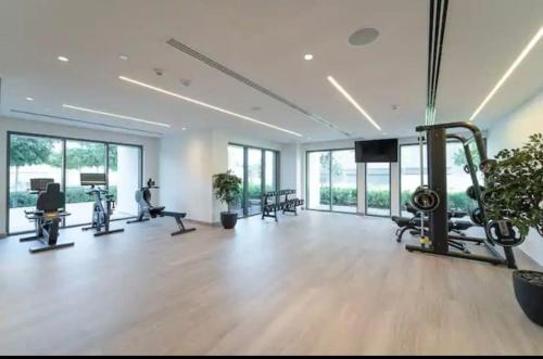 BEST Burj Khalifa View 2br 3 beds, Dubai (photo 4)