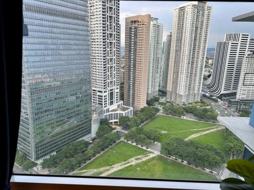 Stay at Downtown Suite 2 in BGC, Taguig City, Metro Manila