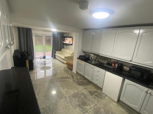 Kitchen, THE HEATHROW LODGE LONDON Uk in London