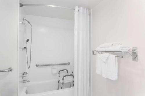 Days Inn by Wyndham West Palm Beach West Palm Beach (FL)