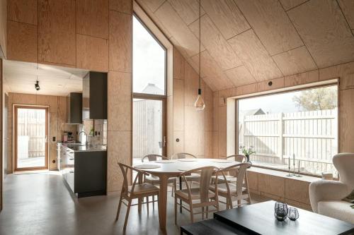 Facilities, Kivikshusen in Kivik