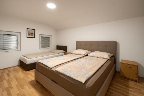 EM Apartment - image 13