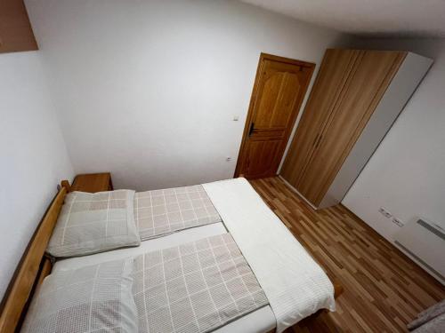 EM Apartment - image 6