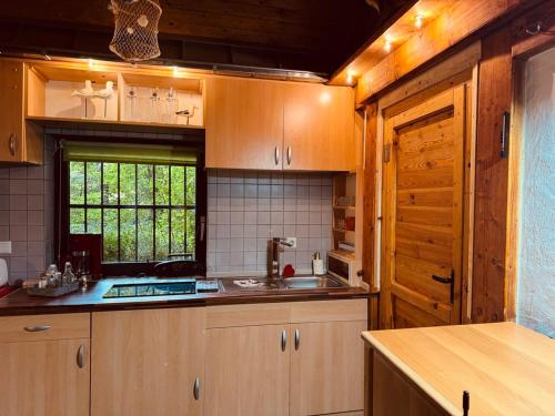 ห้องครัว, Haus am See in แบร์เมล