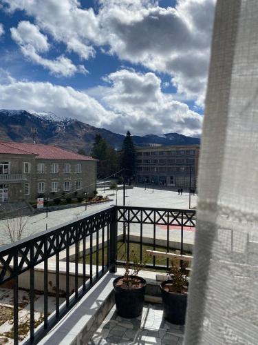 As e vogël, As e madhe (As e vogel, As e madhe) in Ерсека