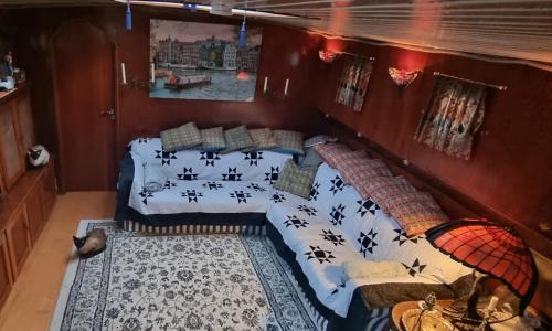 art deco houseboat on super location, Amsterdam (photo 7)