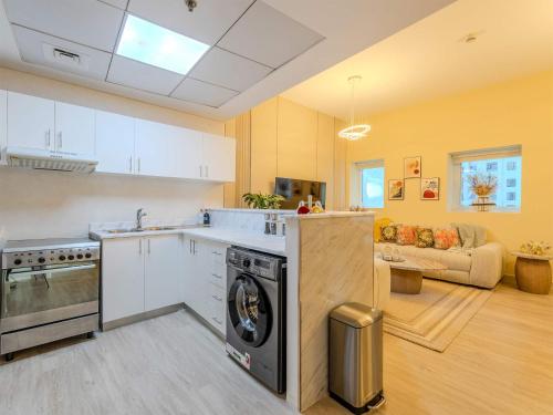 Family-friendly, 2 bedroom in heart of Dubai Marina - Walk to Beach in JBR, Dubaj