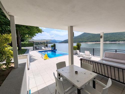 Villa Tikvesh Lake in Kavadarči