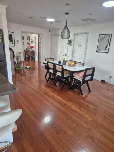 المرافق, Venus Place 1 in Hillside