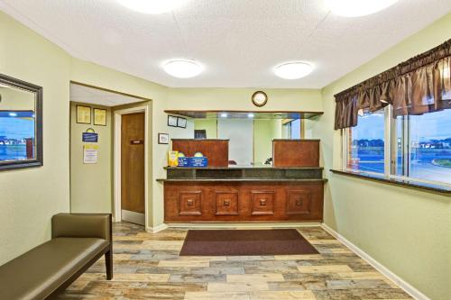 Days Inn by Wyndham Clarksville TN - 로비