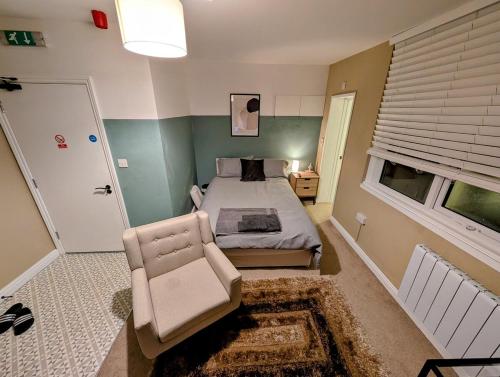 Private studio bathroom and ensuite