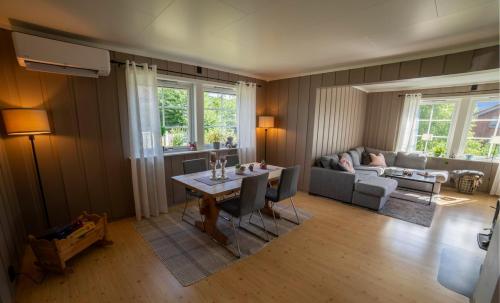 Cozy house with free parking on the premises in Рынгебу