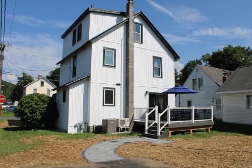 Erkély/terasz, 1 mile to All Star Village, newly renovated with EV Charger in Oneonta (New York)