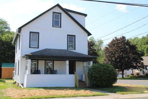 A szálláshely kívülről, 1 mile to All Star Village, newly renovated with EV Charger in Oneonta (New York)