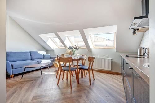 Domillion 1bdr New old town apt U2307