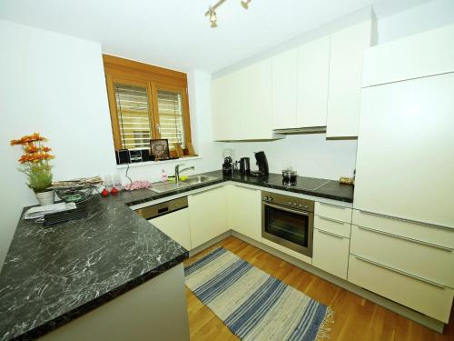 ห้องครัว, Chalet in Brand near Ski Lift  Slopes in บรังด์