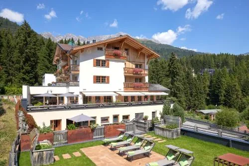 HOTEL Der Waldhof - Unique - A hidden gem - nature - organic - Eco in Sankt Anton am Arlberg, Österreich