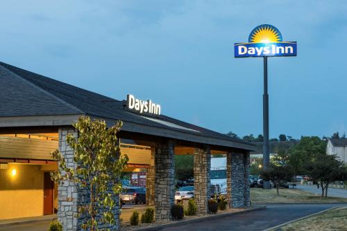 . Days Inn by Wyndham Pittsburgh-Harmarville