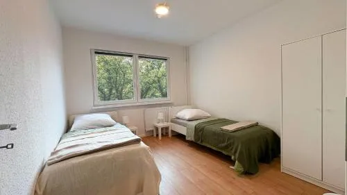 Ausgestattete Wohnungen für Monteur-Teams mit kostenlosem Parkplatz, WIFI, TV, Waschmaschine, Küche, Balkon, Restaurants und Supermarkt in Halle an der Saale, Deutschland