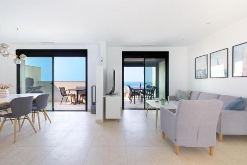 MSW11 - 3 bedroom, private jacuzzi and pool, Torrox Costa (foto 3)