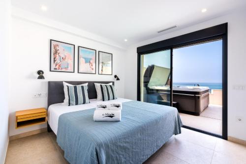 MSW11 - 3 bedroom, private jacuzzi and pool, Torrox Costa (foto 4)