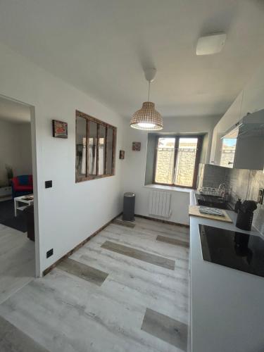 Maison 4 personnes, TV connectée (Maison 4 personnes, TV connectee) in Joinville