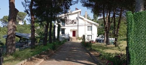 Huzurlu ve doğa ile içiçe (Huzurlu ve doga ile icice) in อะเกียเซอ