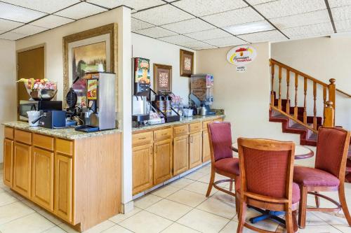Food and beverages, Super 8 By Wyndham Morristown/South in Morristown (TN)