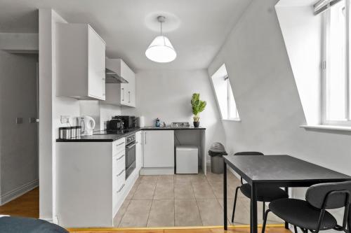 Large Delux Studio - 26 - Leicester