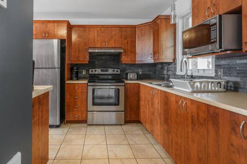 Chalet De l'Escapade Hot Tub - Lakeview - Pool table - Mountain view - More ! in Entrelacs (QC)