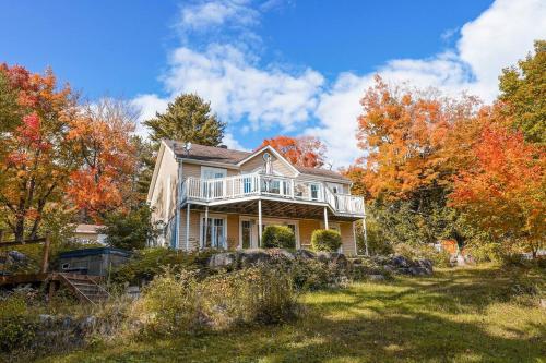 Chalet De l'Escapade Hot Tub - Lakeview - Pool table - Mountain view - More ! in Entrelacs (QC)