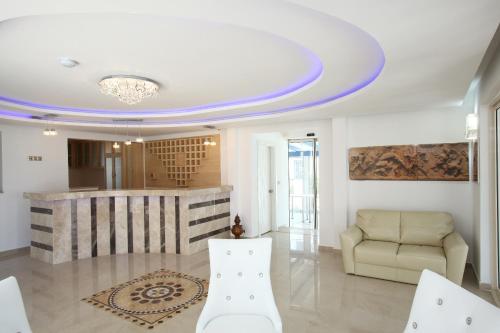 Delfi Hotel Spa & Wellness Center - 로비