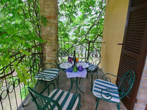 balkon/terras, Farmhouse in Todi with Pool & Theater Nearby in San Damiano