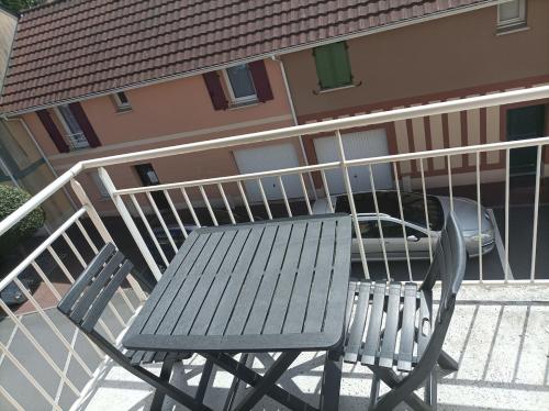 grand appartement dans résidence sécurisée (grand appartement dans residence securisee) in Beuzeville