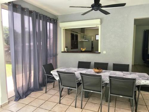 Amarillo Calme et tranquillité (Amarillo Calme et tranquillite) in Petit-Bourg