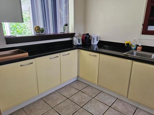 Amarillo Calme et tranquillité (Amarillo Calme et tranquillite) in Petit-Bourg