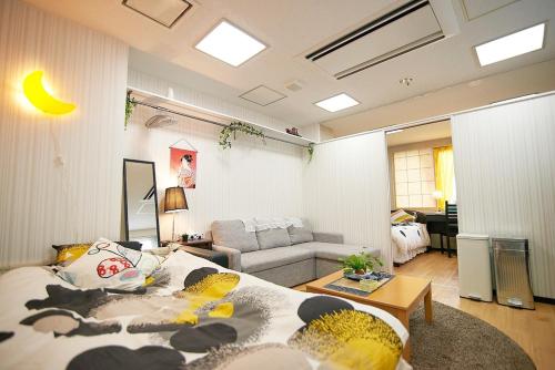 White House - 新宿 1 站地 - 新大久保站 6 Min - 歌舞伎町 4 Min