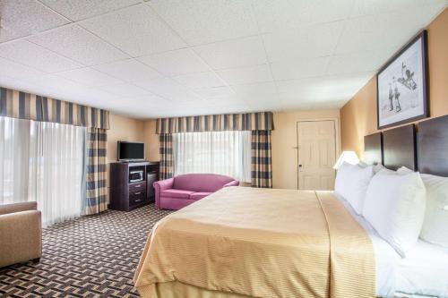 Travelodge by Wyndham South Burlington in So Burlington