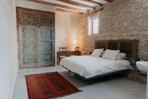 Ca Escoda Historic House in Wine Country in Els Guiamets