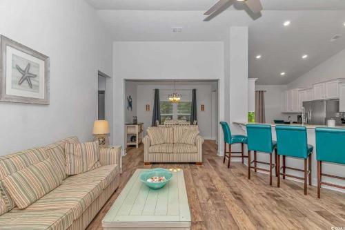 Legends Resort Home with Golf, Family Stay in Parkland